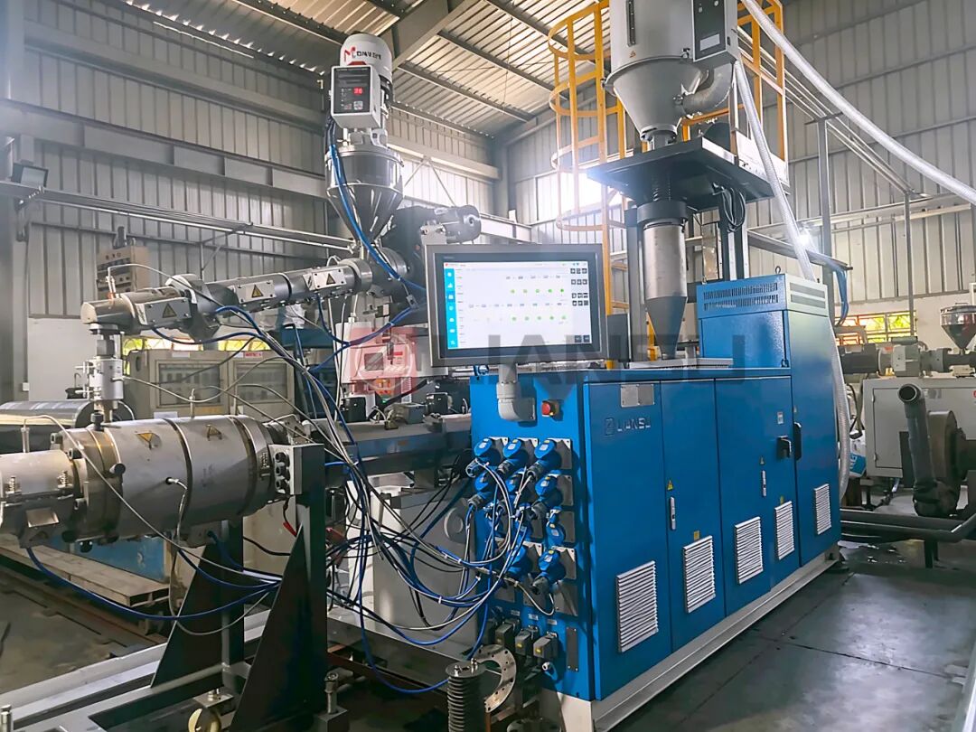 HDPE PIPE EXTRUDER.jpg