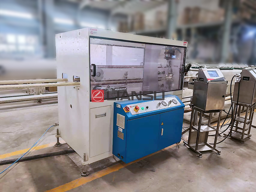haul off unit for CPVC Pipe Extrusion Machine.jpg