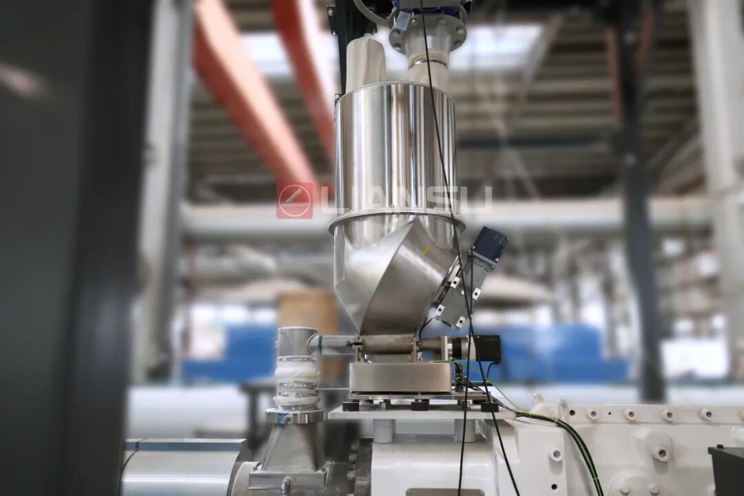 1789979836258779.jpg Loss-in-Weight Feeder for pvc pipe extrusion line.jpg